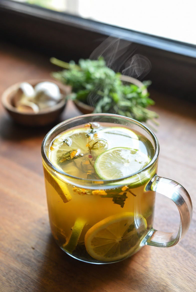 Morning Glow Magic Detox Tea with lemon and lime slices